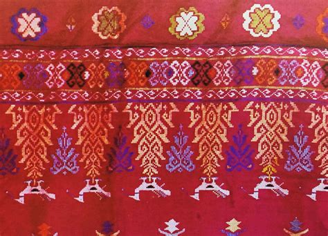  Whispers of the Past: A Tapestry Woven from Threads of Tradition and Doubt